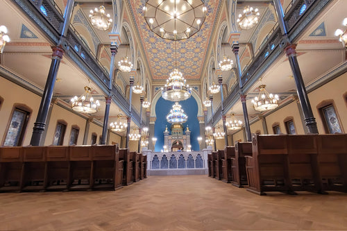 Behandelen van dennenhouten vloeren